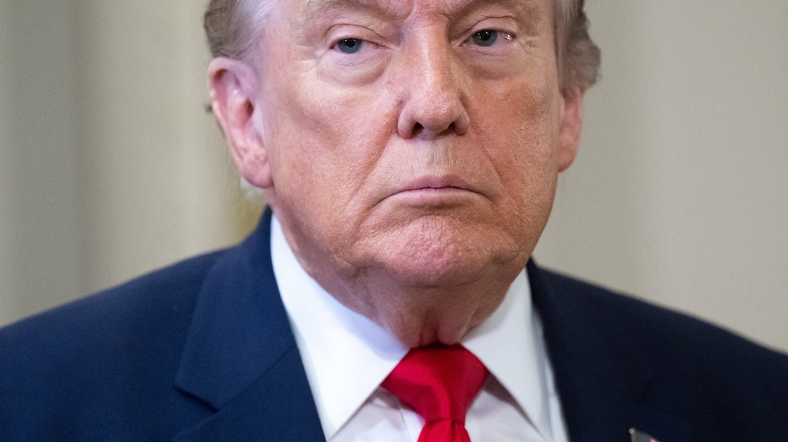 Abgeordneter Ted Lieu deutet an, dass Trump möglicherweise heimlich an ...