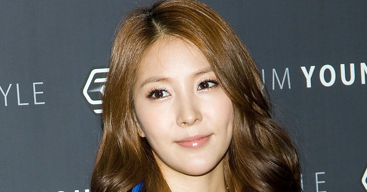 BoA、金髪カーリーヘアで激変!別人級のイメチェンに「やばい」「髪も服も似合ってる」と反響