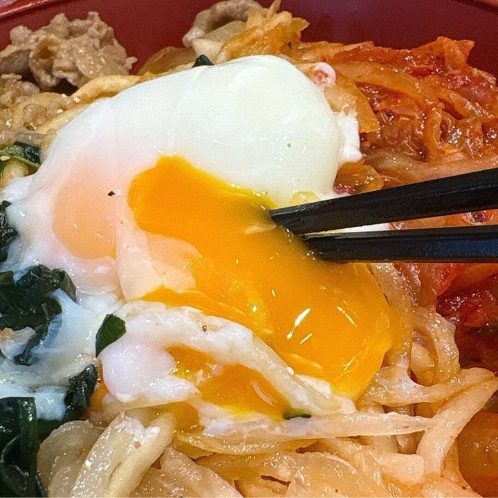 すき家「おんたまビビンバ牛丼」