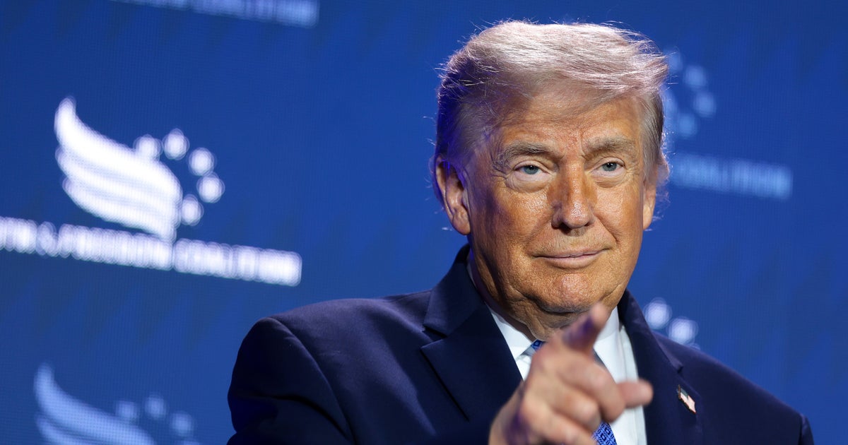 トランプ、自分の肖像入り特別記念「愛国者のパスポート」のデザインを投稿「ようこそ、ただし行儀良く振る舞うように！」