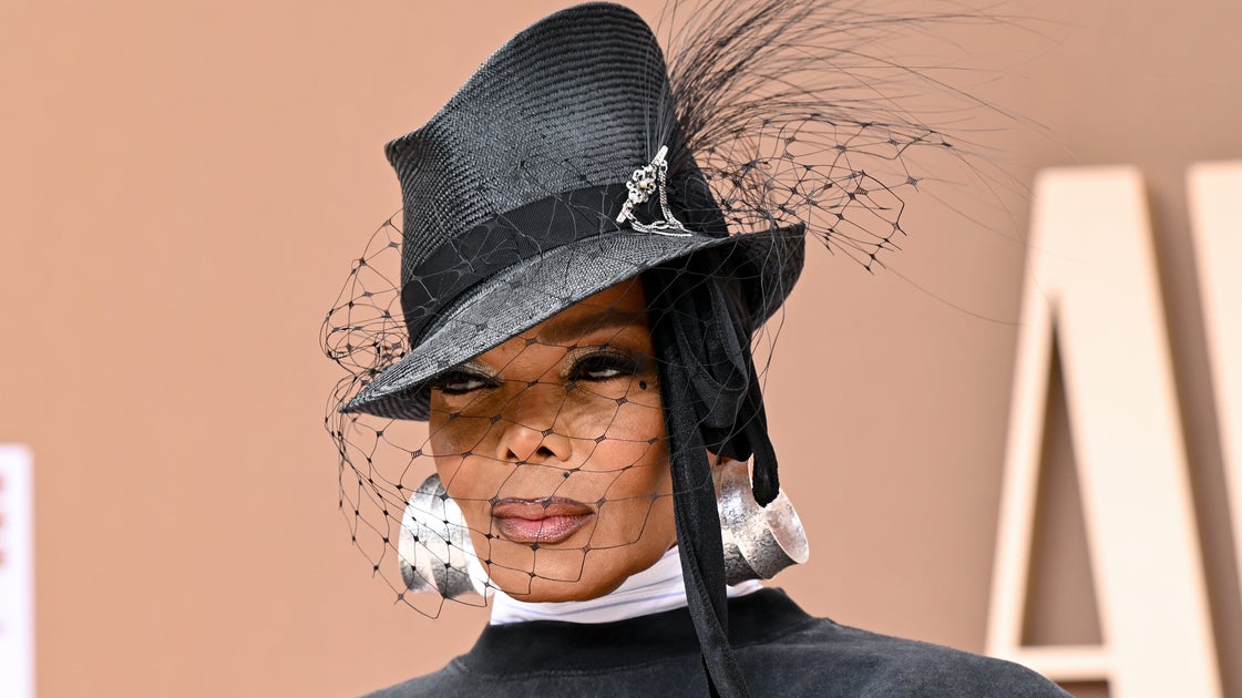 Janet Jacksons Hommage an diesen legendären Rapper auf dem roten Teppich ...