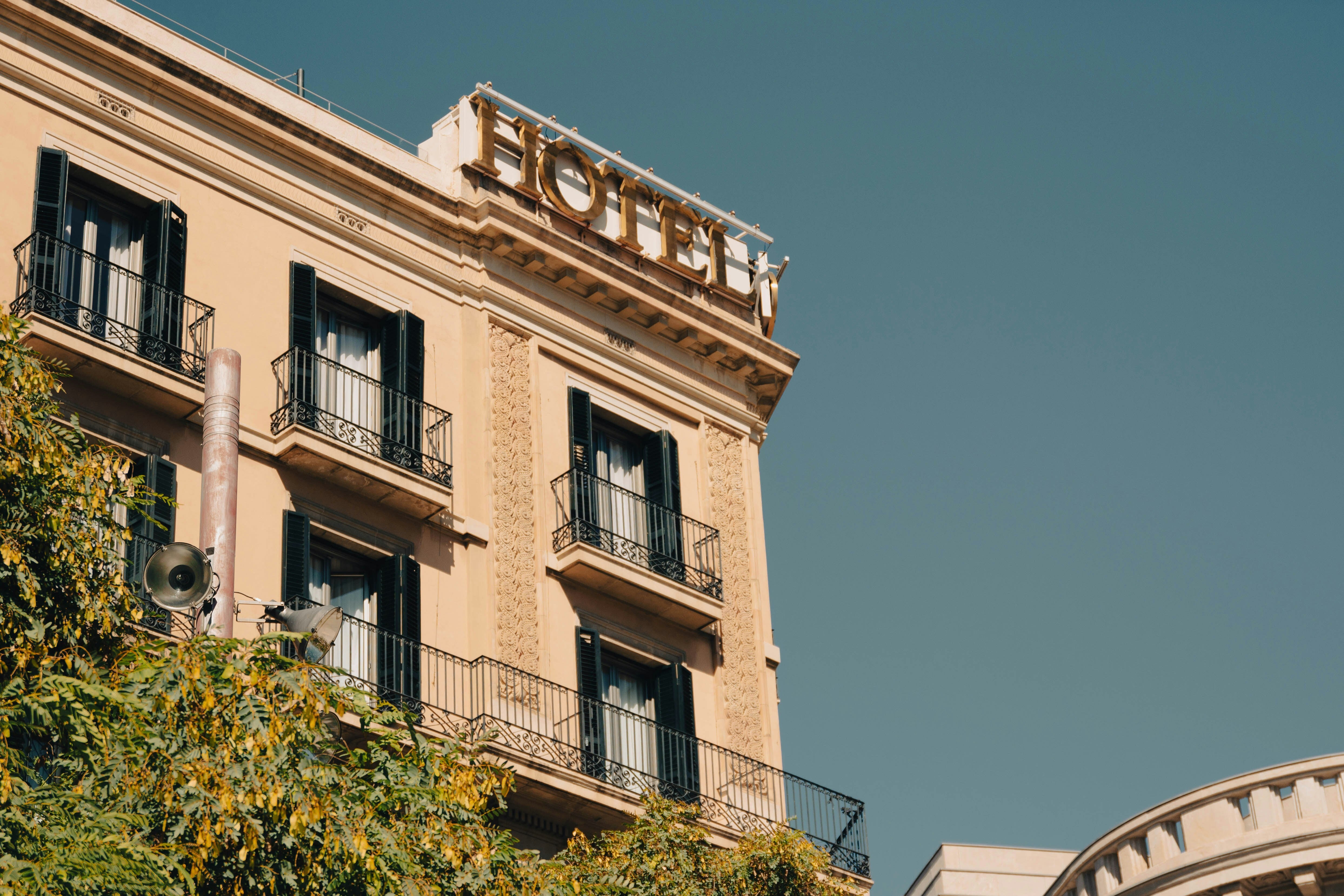 huffingtonpost.co.uk - Natasha Hinde - The Hotel Rooms A Travel Pro Would Never Book, And The Ones To Choose Instead
