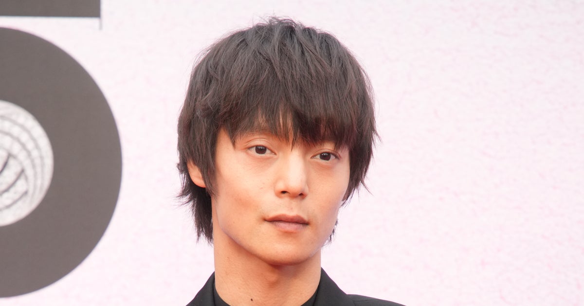 窪田正孝のサングラスに映り込んだのは…⇨「オシャレなツーショット！」「元気そうで良かった」と反響