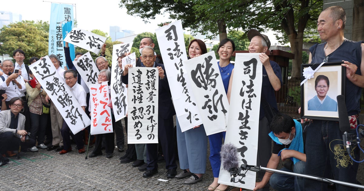 生活保護引き下げ訴訟・最高裁判決から1年。いまだ多くの人が手にしていない補償と、判決後に亡くなった25人