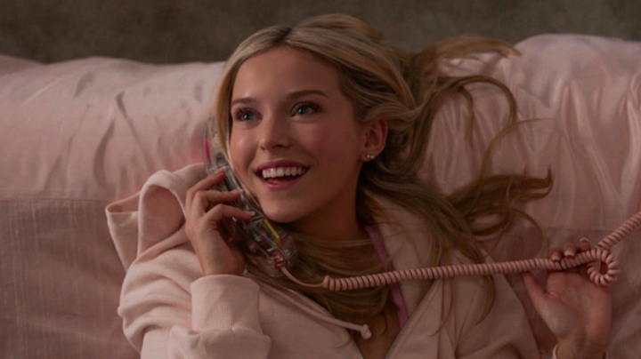 Elle packs in the 90s nostalgia – but it's not enough to win over critics, clearly