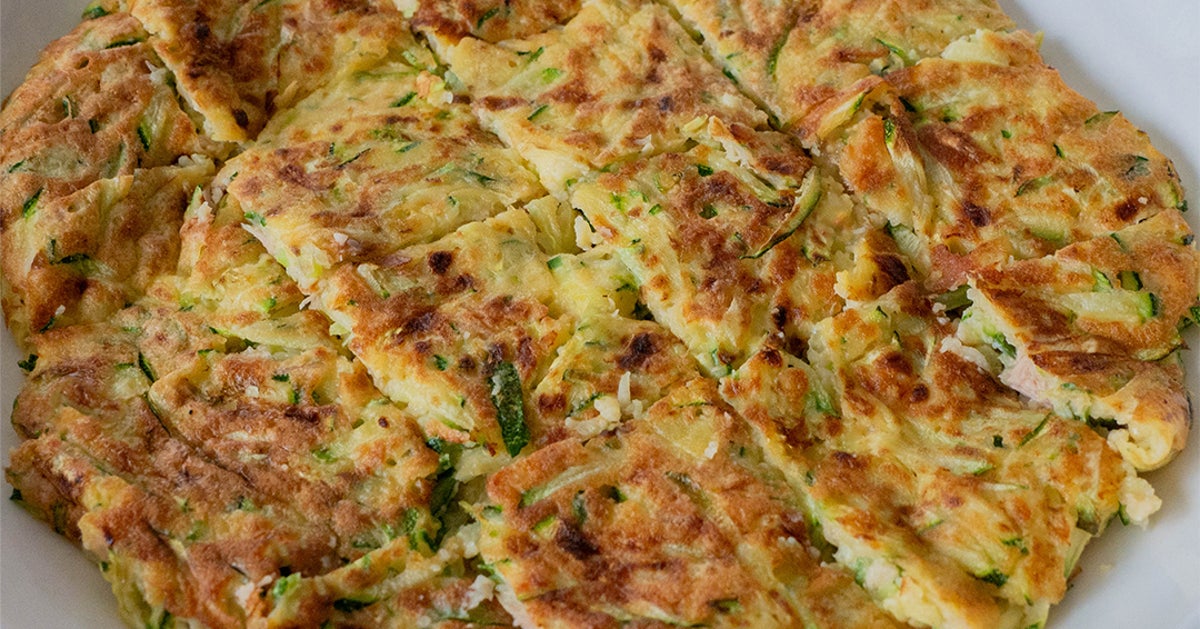 【ズッキーニはこう食べて】1本が速攻で消えた...！ズッキーニとツナの簡単チヂミレシピ