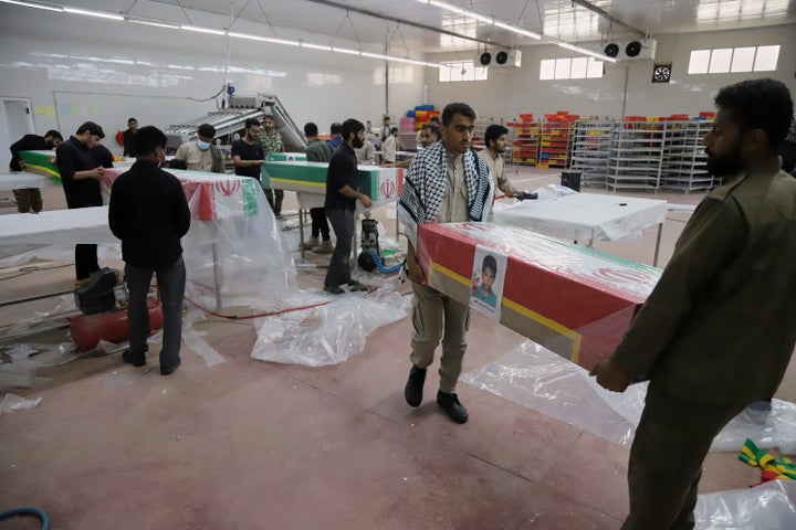 FILE.- Coffins holding the bodies of mostly children are prepared for the funeral of those killed in a strike Feb. 28 on a primary school in Minab, Iran, Tuesday, March 3, 2026. (Amirhossein Khorgooei/ISNA via AP,File)