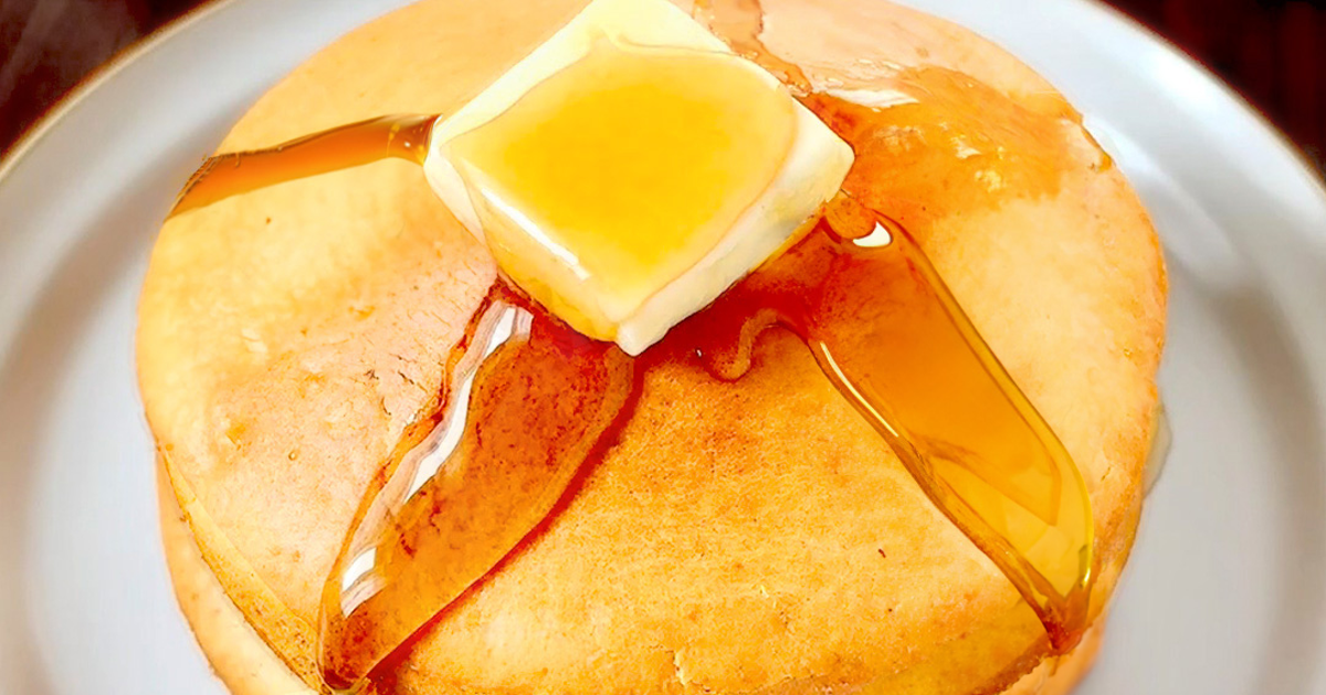 【ホットケーキ、牛乳の代わりに入れたら濃厚ふわっふわ】朝から3枚ペロッと消えた