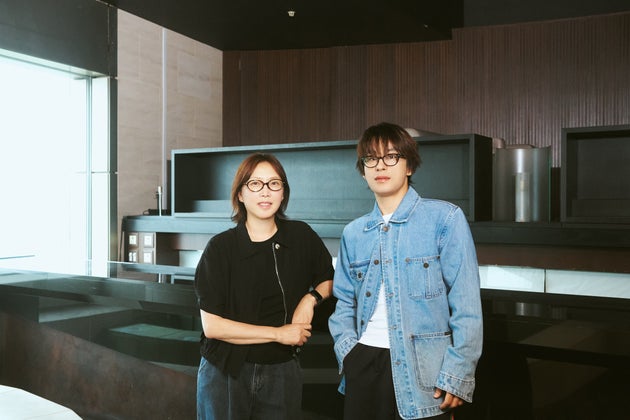 「サヨナラの引力」監督のキム・ドヨンさん（左）と主演のク・ギョファンさん（右）