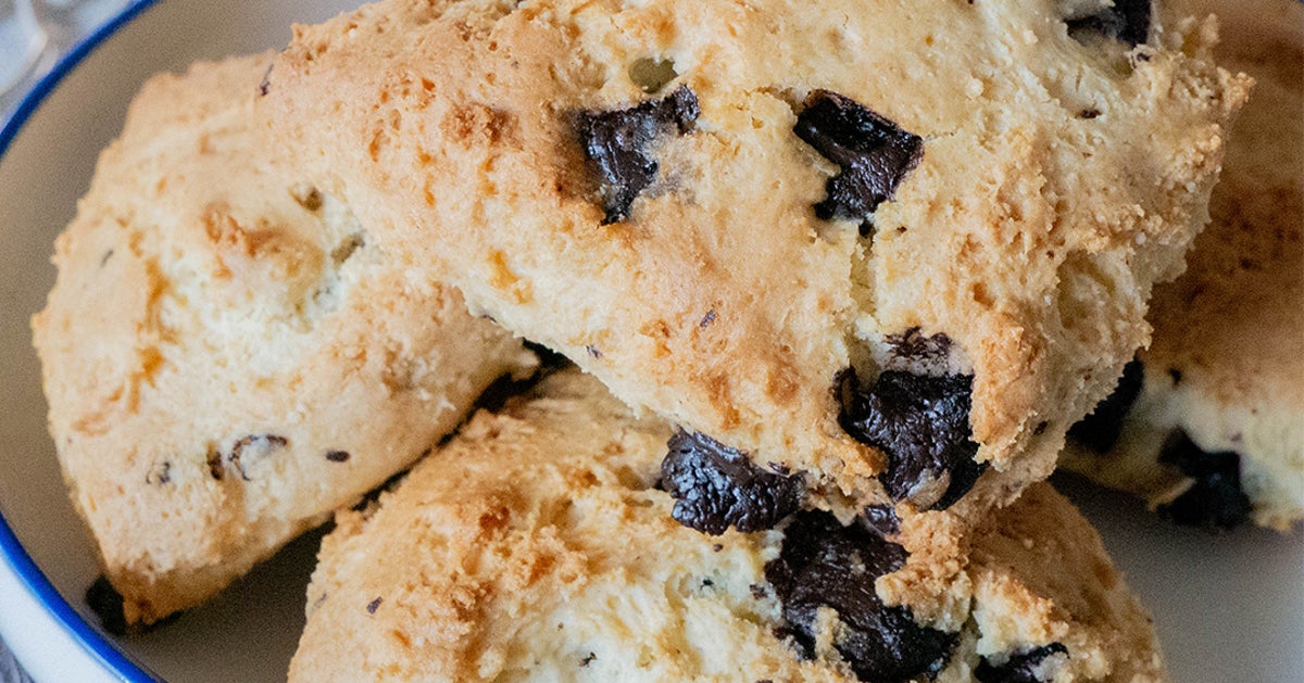 【ホットケーキミックスとアイスで!?】バターも砂糖も使わない!材料3つで即完成の簡単チョコスコーンレシピ