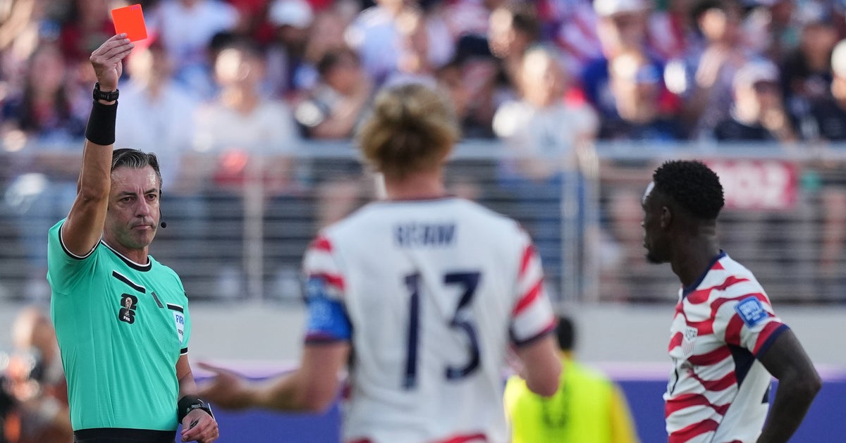 FIFA、レッドカード退場の米代表の出場停止を取り消す。トランプが電話で圧力をかけたか【W杯】