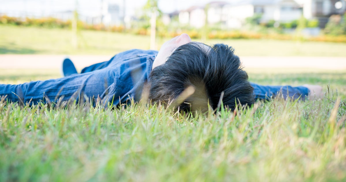 薄い赤色の小さな生物、絶対に刺されないで。「配達先で」「庭で」SNSに体験談。サインは“刺し口”、死亡事案も