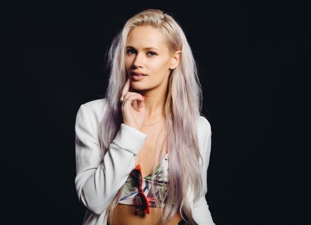 Chart-topping singer Lauren Bennett has died at the age of 37.