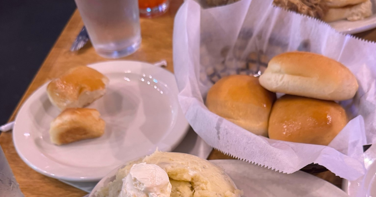 米ステーキチェーン店で巨大な「ただ」のもう一皿が...⇨「羨ましい」「本当に大きい！」と驚きの声