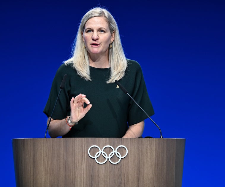 https://img.huffingtonpost.com/asset/6a4deb551a00003863a79497.jpg?ops=crop_1204_293_3785_3145%2Cscalefit_1200_630