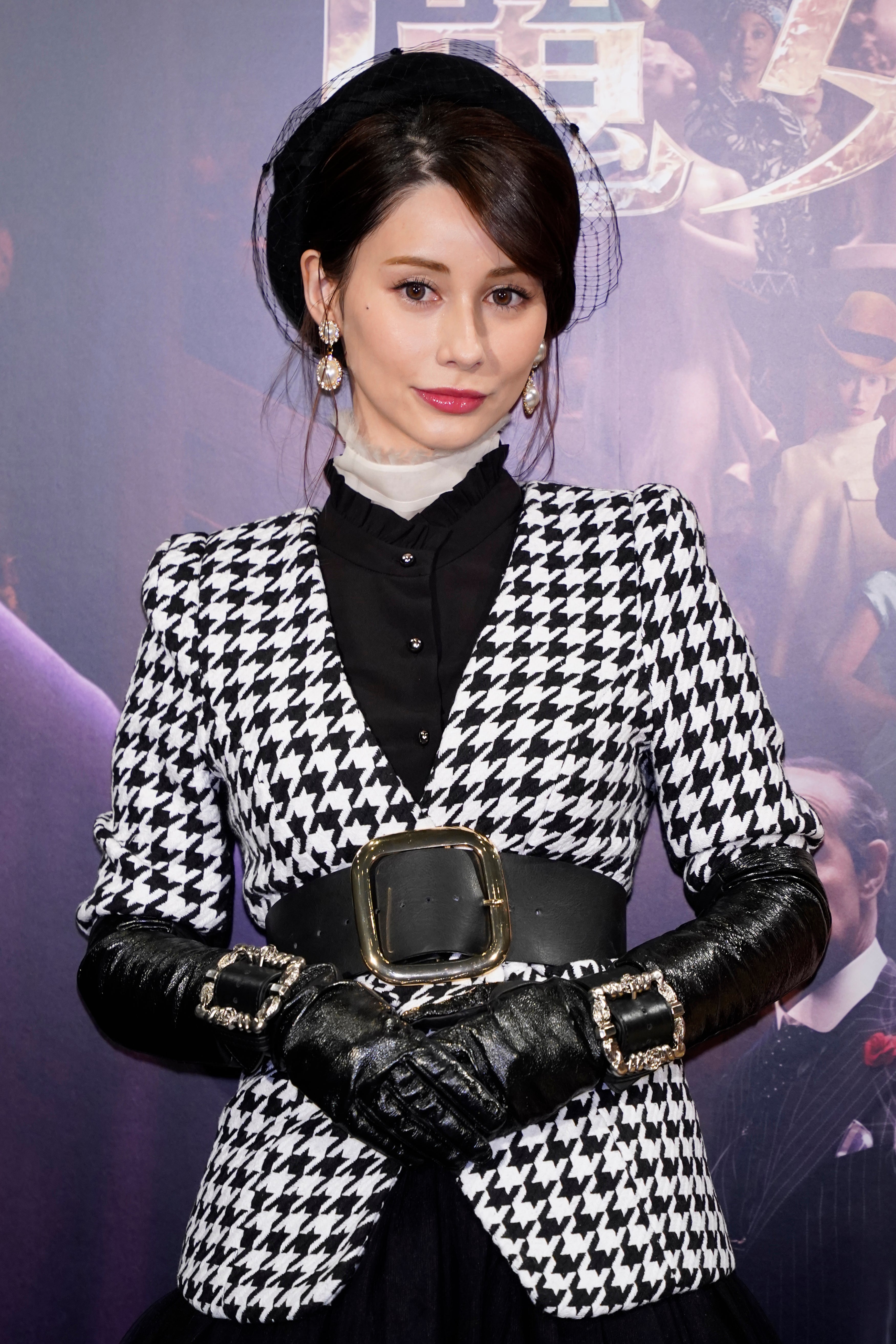 LE SSERAFIM宮脇咲良さんの手編みマフラーがセンス抜群すぎる。革