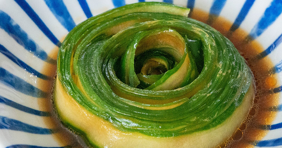 【このきゅうり、ハマる人続出...！】ピーラーで簡単。シャキシャキ食感の「きゅうりのリボン漬け」レシピ