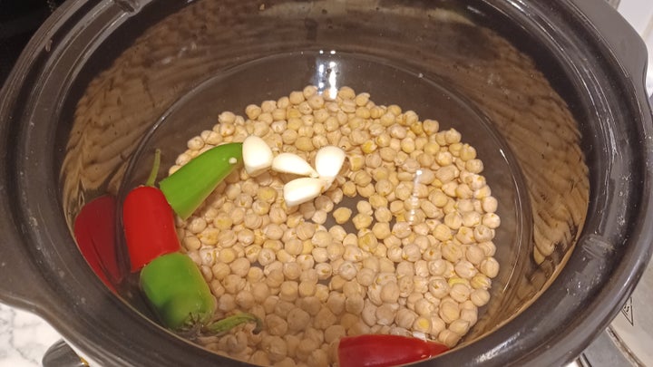 Cooking chickpeas in a slow cooker