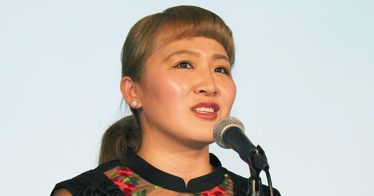 丸山桂里奈、コメダ珈琲店で“デカ盛りメニュー”を満喫⇨エビカツパンと限定かき氷に「めっちゃボリューム」