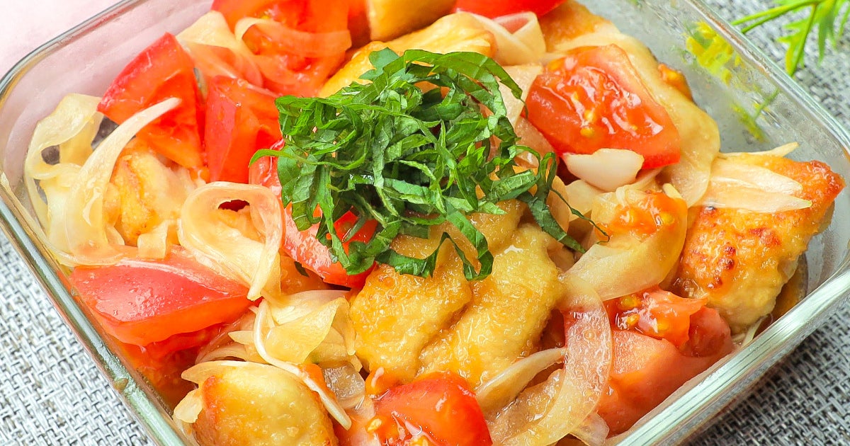 【夏の鶏むねはこう食べて】トマトと玉ねぎでさっぱり！焼いて漬けるだけの簡単おかずレシピ
