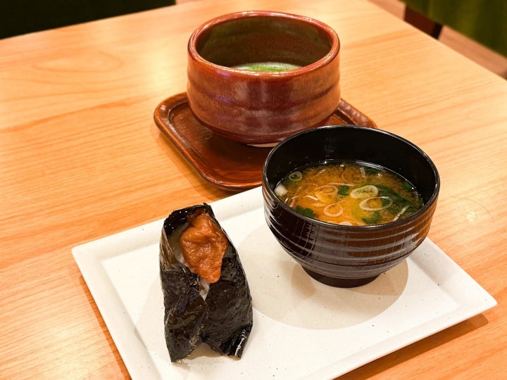 味噌汁も美味しい「おむすびセット」