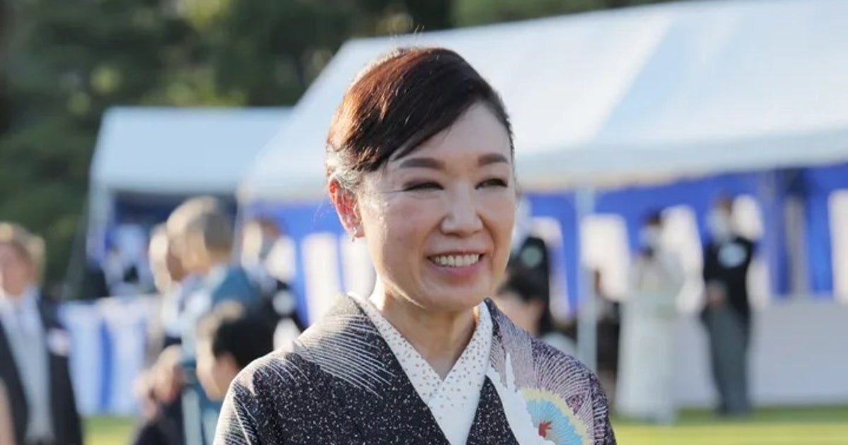 松任谷由実、蓮の花が咲く秋田で名物「ババヘラアイス」を味わう⇒県民から「秋田人として嬉しい」の声