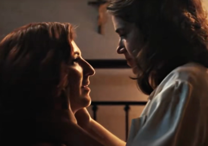 Abbi Jacobson and D’Arcy Carden in A League Of Their Own