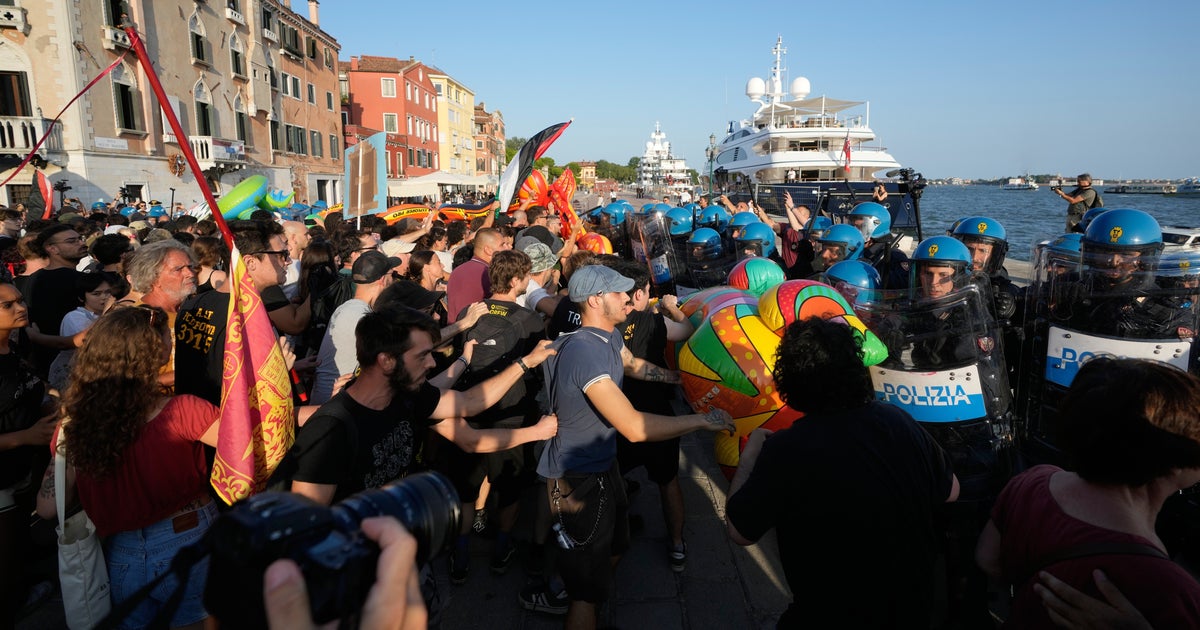 Shame!: Trumps Envoy Faces Protests In Venice During Super Yacht Diplomacy Tour Shame!: Trumps Envoy Faces Protests In Venice During Super Yacht Diplomacy Tour