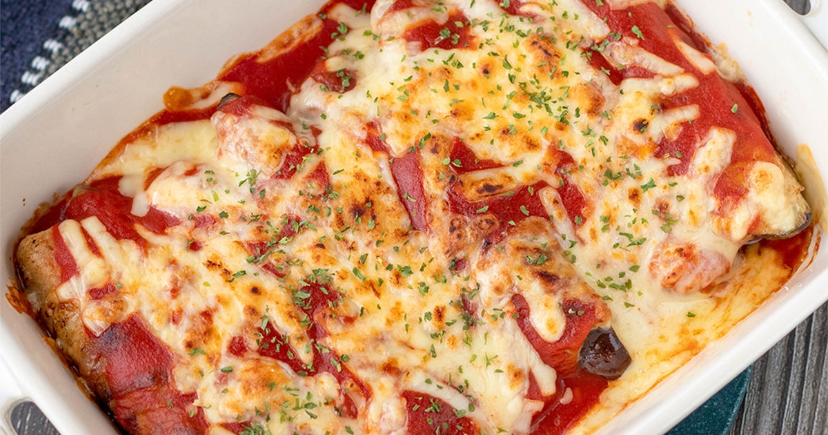 【旬のなすはこうやって食べて】「この夏リピ確定だわ」意外と簡単！肉巻きなすのトマトチーズ焼きのレシピ