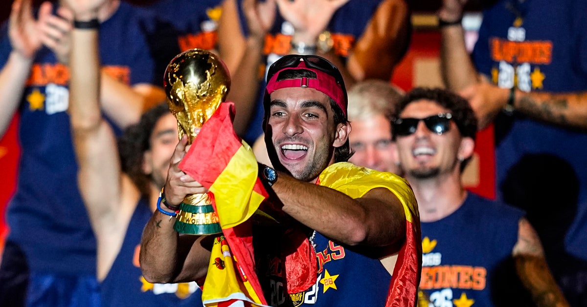 W杯スペイン代表選手、MAGA風帽子を被り物議を醸す。トランプへの賛同か、それとも皮肉か