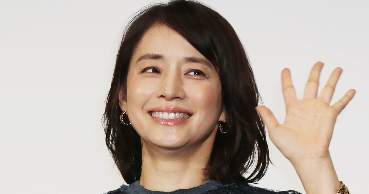 石田ゆり子、完成披露で見せたフォーマルなロングドレス姿が素敵。「引き算の美がすごい」「髪、伸びましたね」
