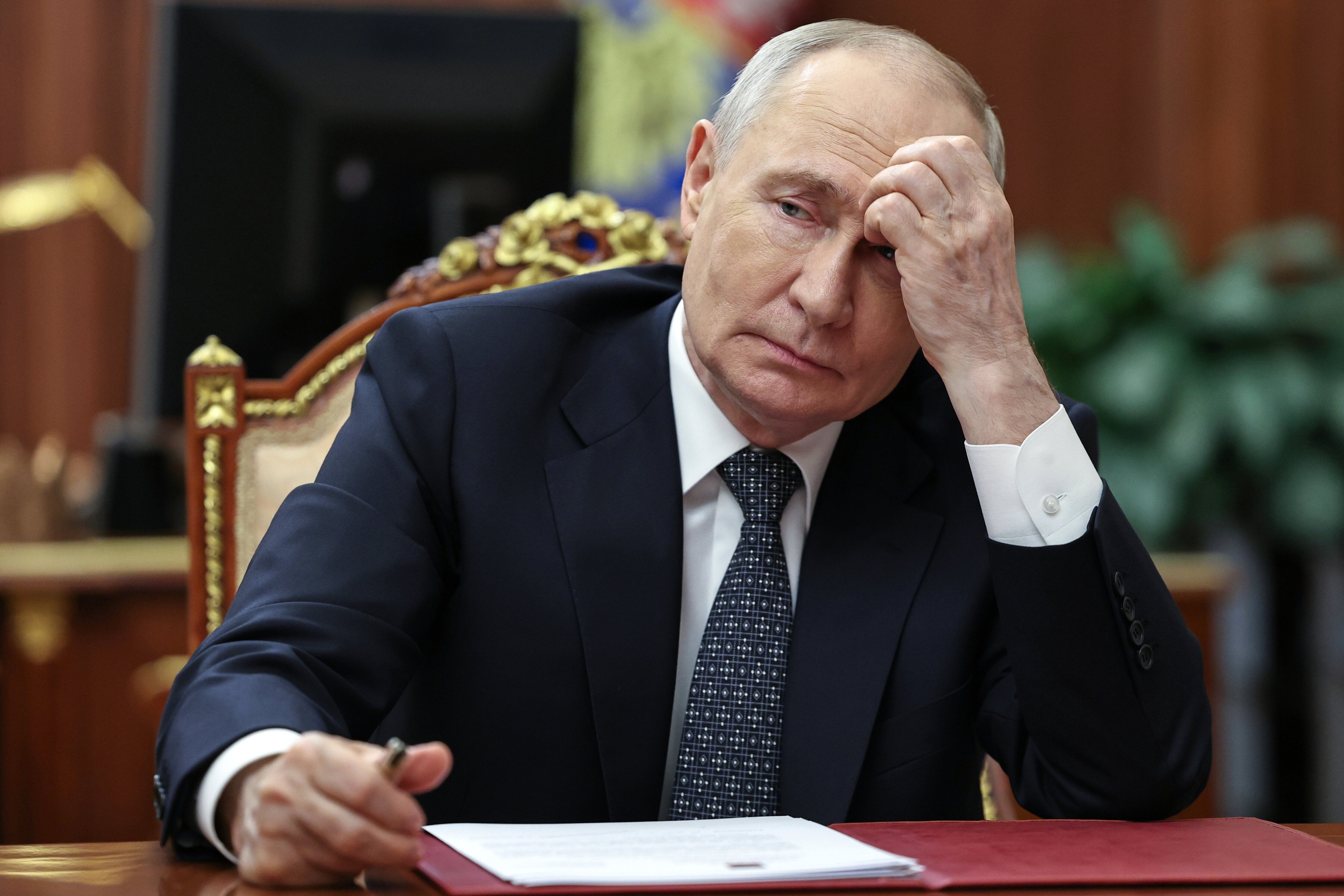 'Toxic Atmosphere' Surrounds Putin As Russian Casualties Mount On Ukraine Battlefield