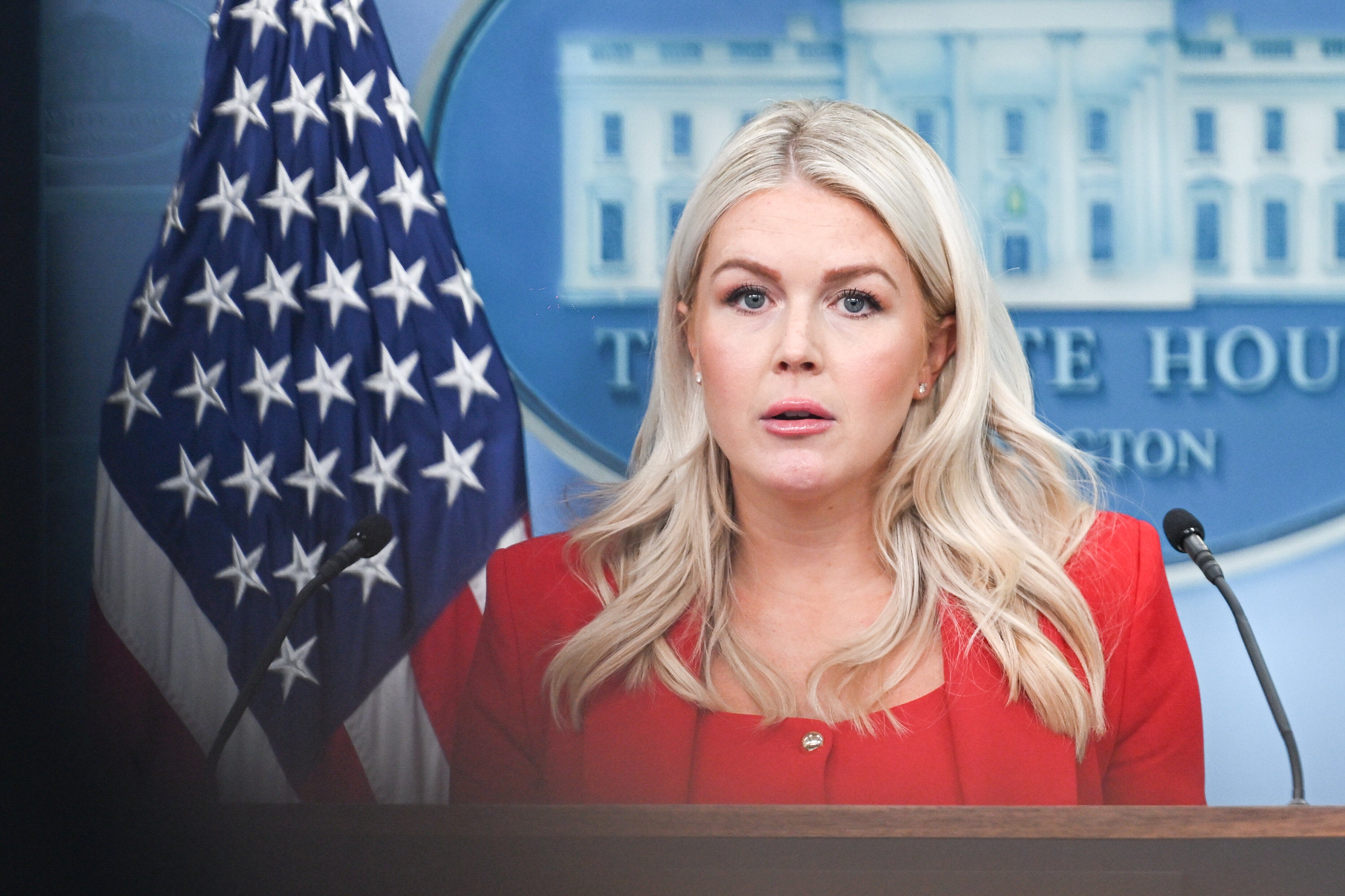 Karoline Leavitt Forgets To Entertain Trump And His Big 2028 Dreams
