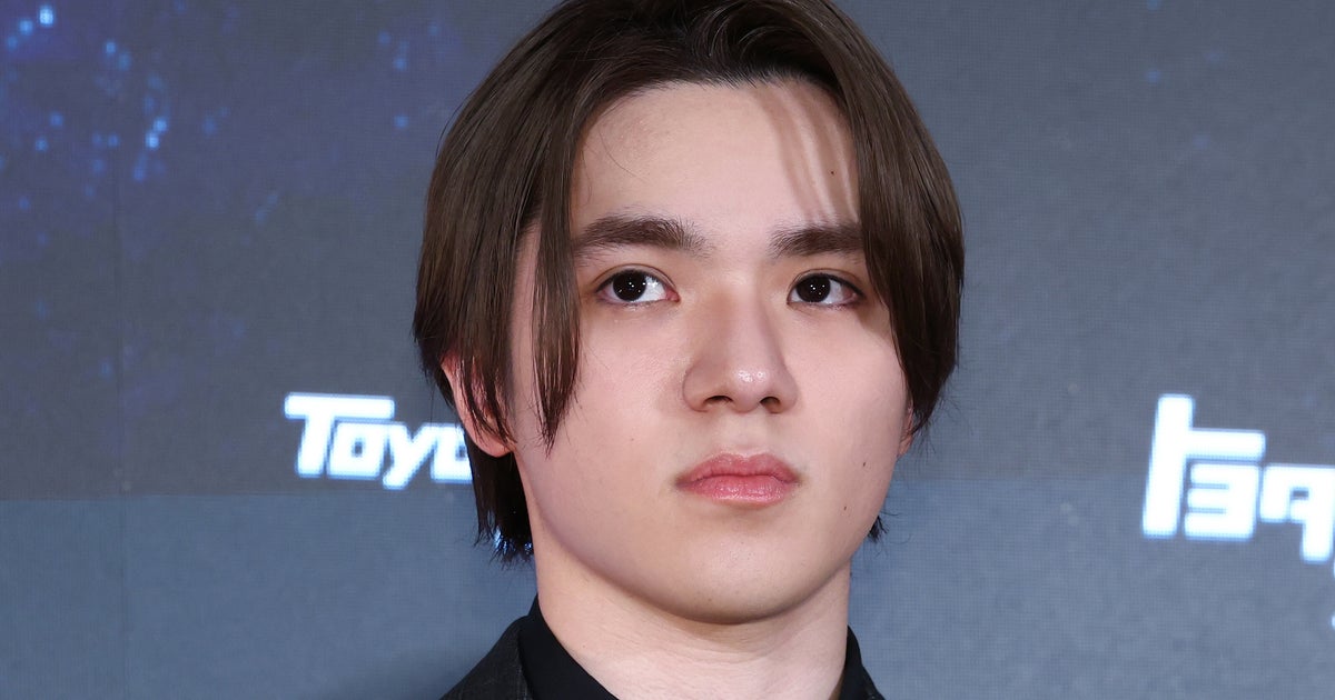 宇野昌磨、ゲーム敗北後の「頭の冷やし方」が独特すぎる⇨まさかの体勢に「物理で冷やしてるW」と爆笑の声