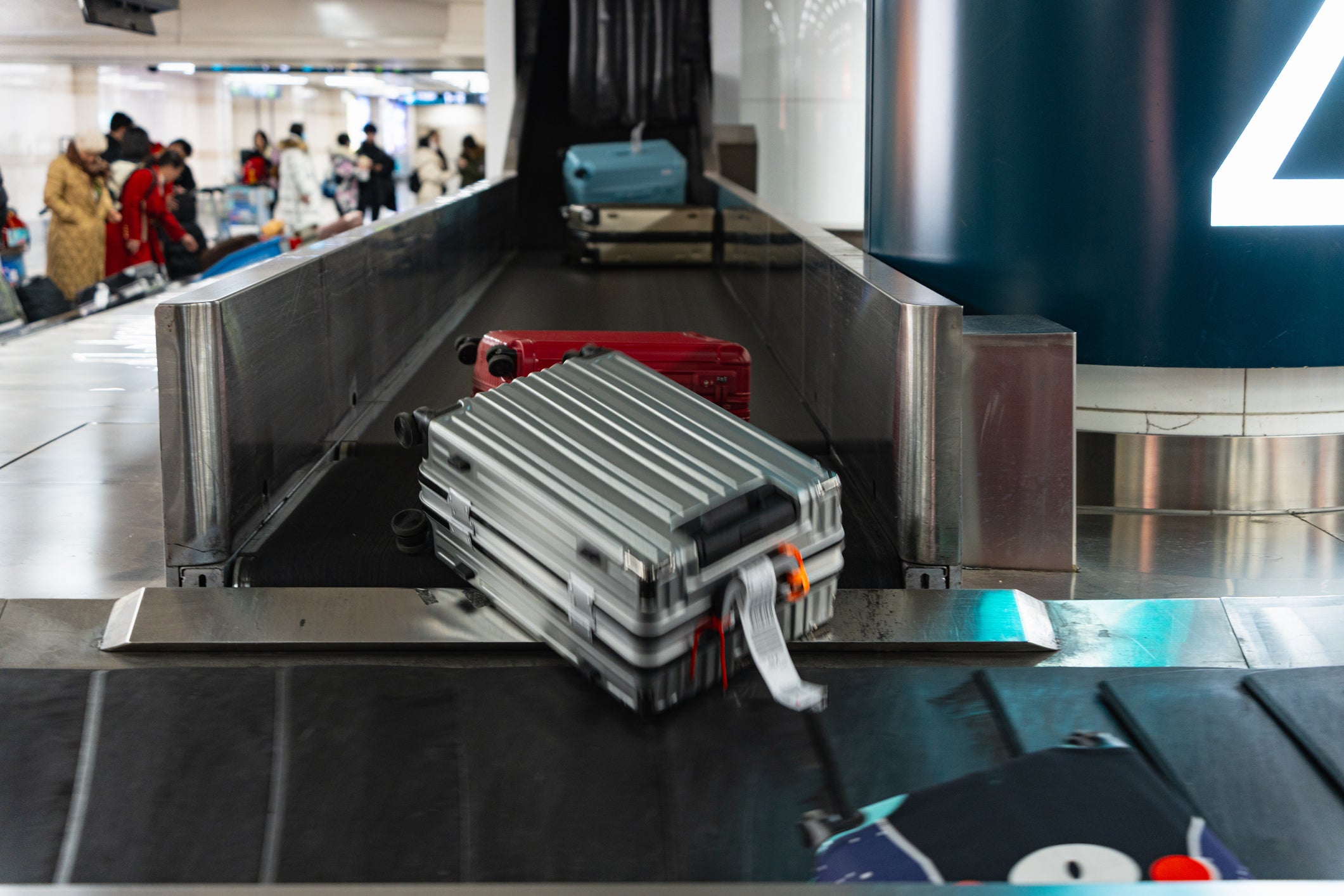 UK Holidaymakers Urged To Make 2-Second Luggage Tag Switch Before Checking In Bags