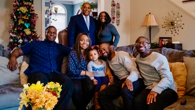 The author (standing) and her family (South Carolina, 2019).
