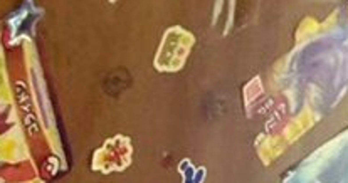 テーブルの裏一面が子どもの秘密基地に。親子で笑顔になる育児ハックに「賢いな」「良いアイデア」