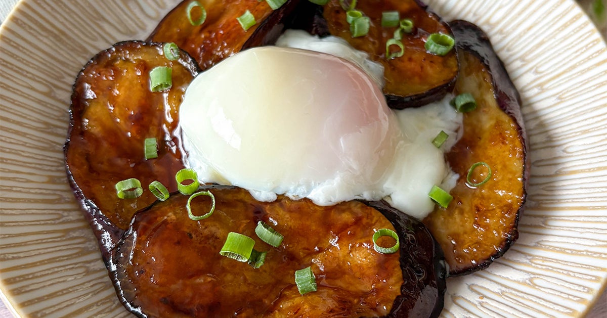 【なすでご飯が止まらない】とろける食感!甘酢なすの温玉のせレシピ