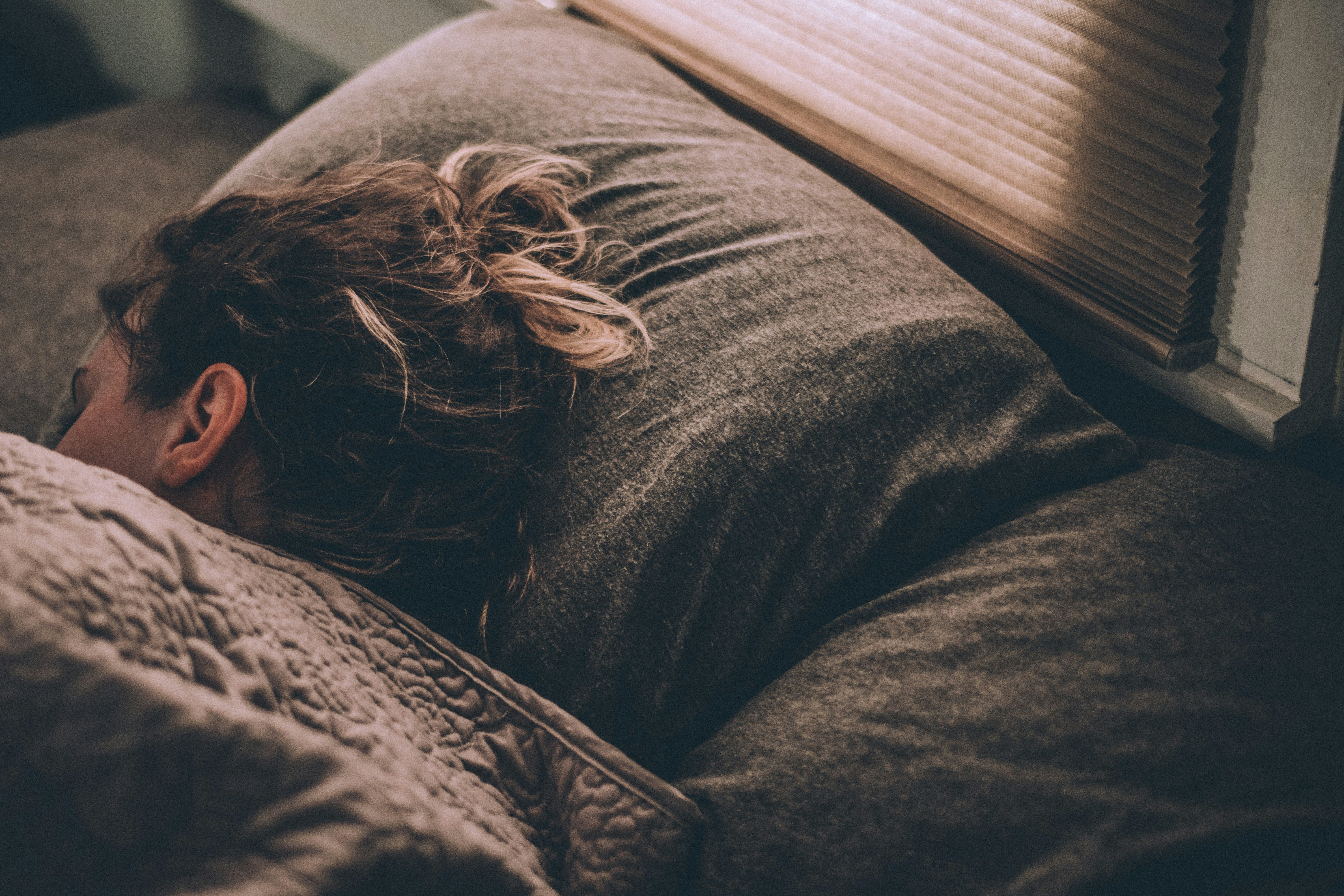 Scientists Found 4 Signs Of The Ideal Pillow For Your Back, Neck, And Sleep