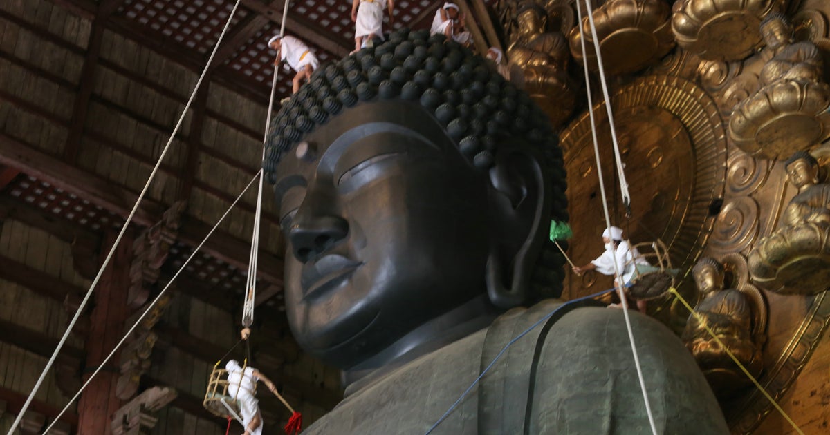 奈良・東大寺の大仏「お身拭い」、人間とのサイズ差が「リアルガリバー旅行記感」と話題