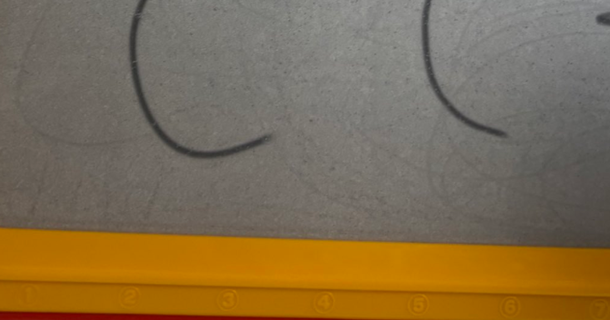 4歳児が母へ伝えた6文字にトラジャファン感激！アンパンマンのお絵描きボードに書いた言葉は...
