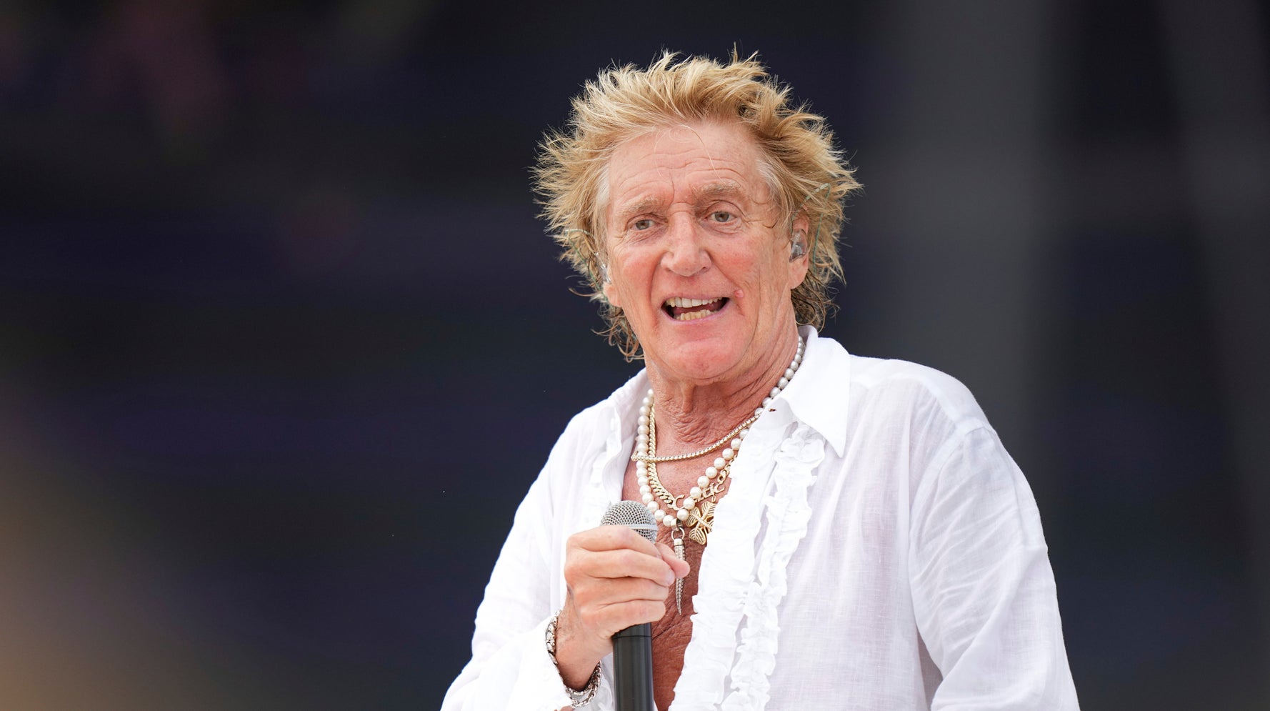 Kabar Duka Konser! Sir Rod Stewart Resmi Batalkan Sisa Tur 'One Last Time' Akibat Operasi Jantung