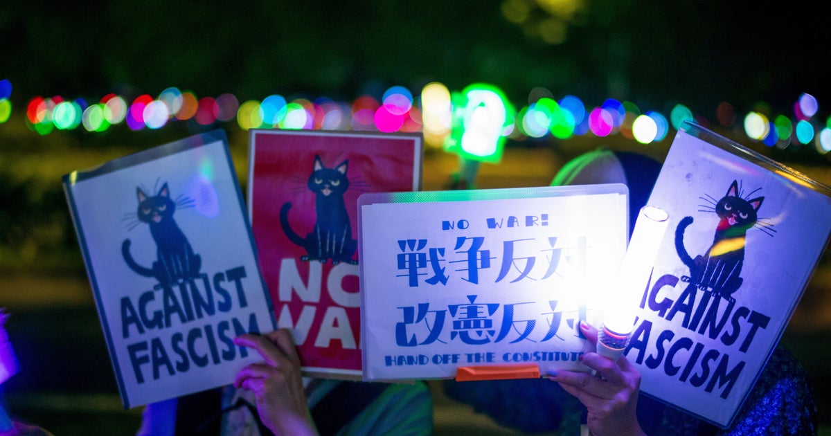 デモの「エンタメ化」は、政治や社会を動かす力を弱めるのか?ペンライトやのぼりが示す「闘争型」からの変化