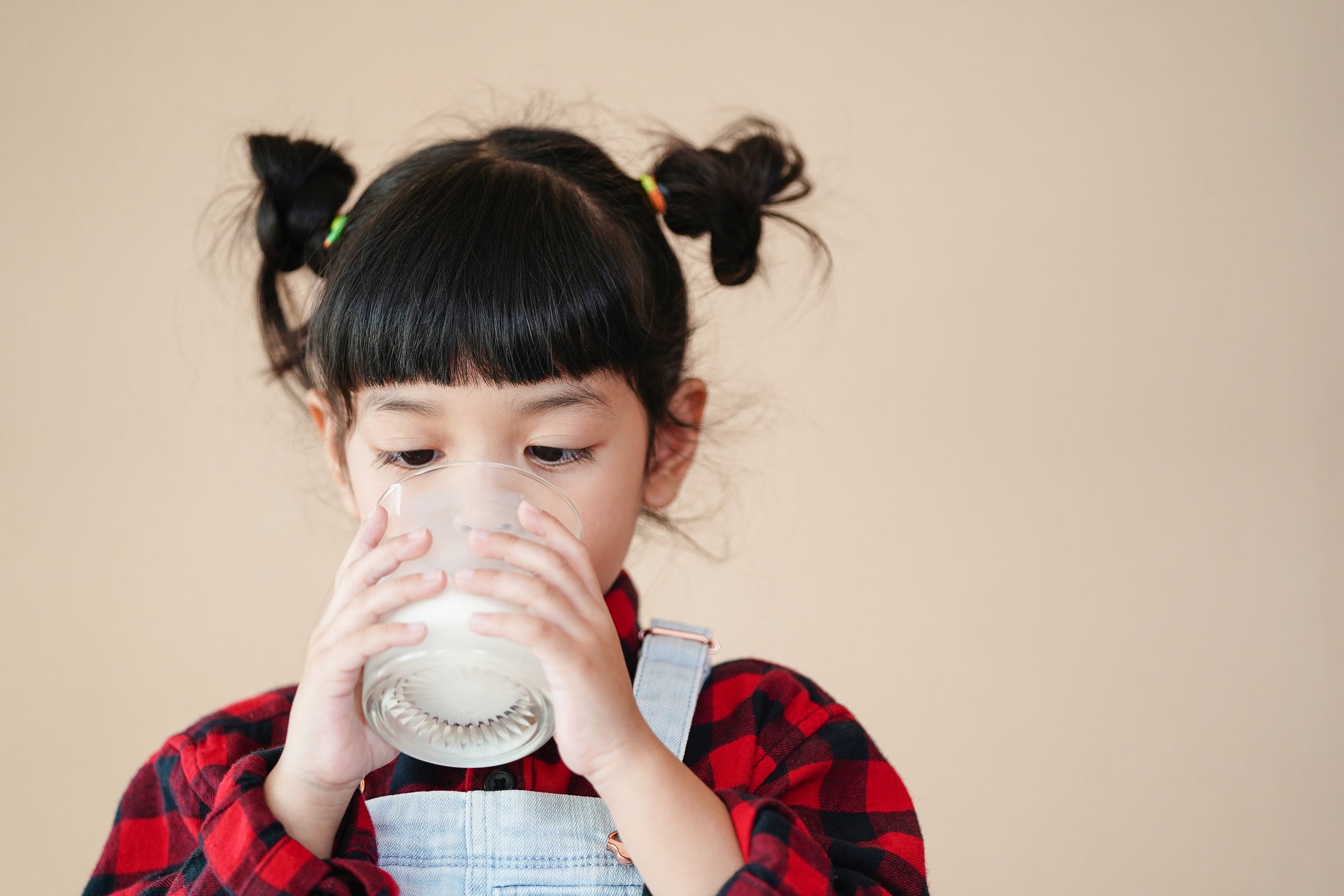 Can Toddlers Drink Too Much Cow’s Milk? The Signs Parents Should Know