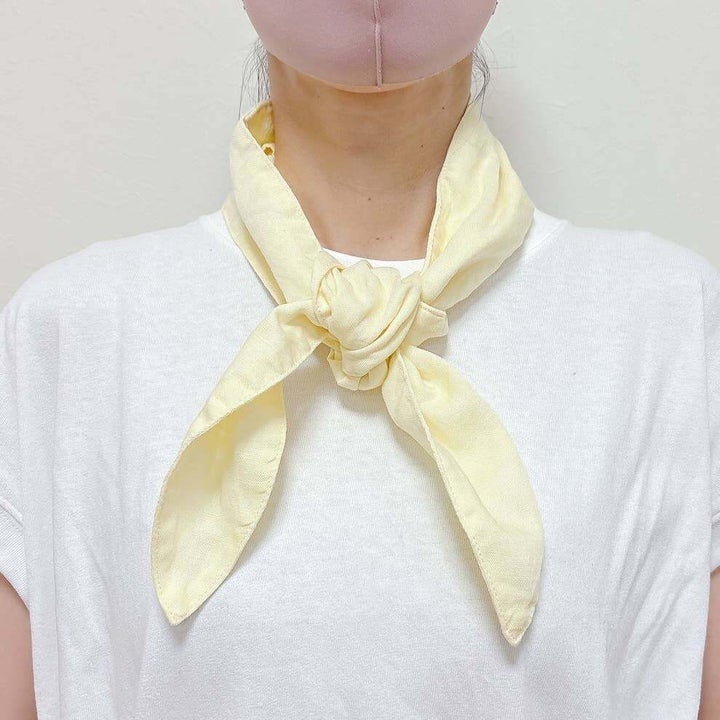 無印良品「UVカットリヨセルリネンポケット付きスカーフ」