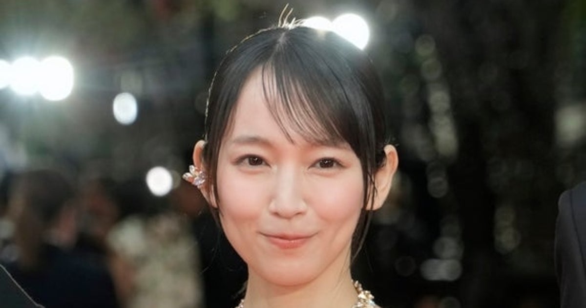 吉岡里帆、自宅ガーデニングで育てた色鮮やかな薔薇が美しい⇒「静かに強く咲いてくれてありがとう」