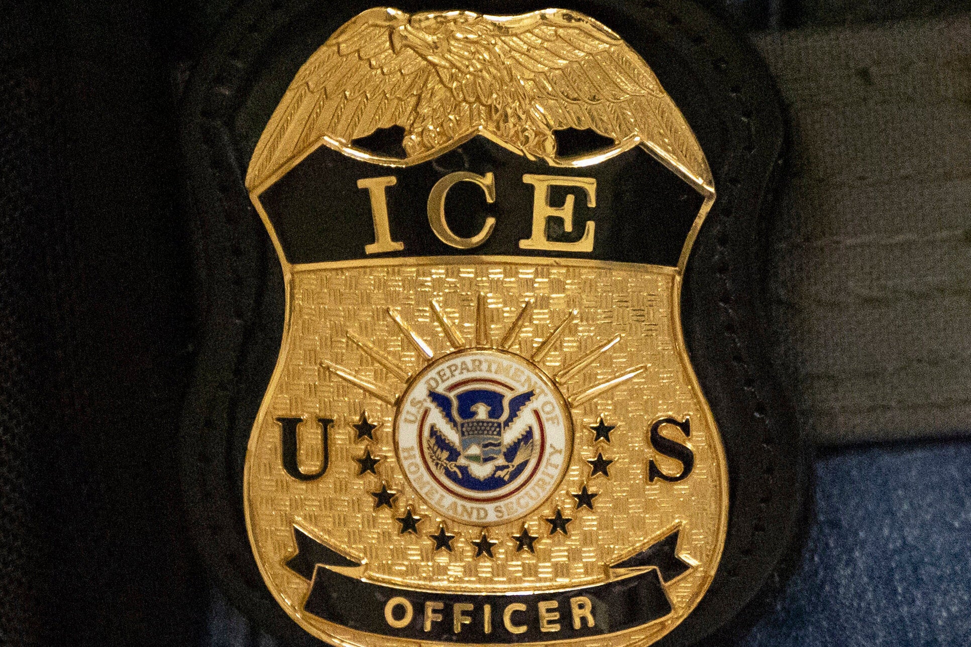 huffpost.com - AP - ICE Pitches Legal Insurance To Help Shield Local Officers Who Make Immigration Arrests