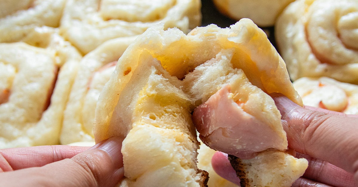 【パンはホットプレートで焼いてみて！】「ふんわりもちもち」「ハムマヨチーズが最高」ぐるぐる巻いて焼くだけの簡単パンレシピ