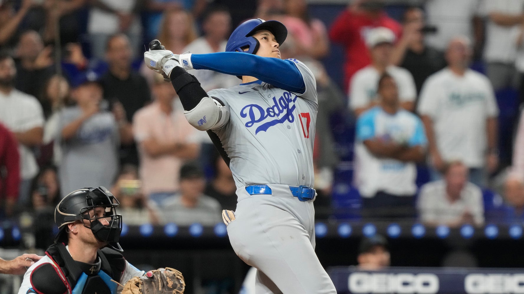 6歳少女が“世界に1枚”大谷翔平サインカードを引き当てる⇒人生初の開封