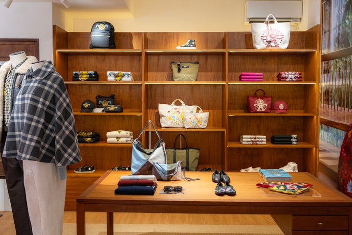 8月6〜9日に行われた、東京・原宿のPOP UP。2026年の秋冬コレクションは、パリ・バスティーユ地区の髙田賢三氏の旧邸宅で撮影。POP UP会場もその雰囲気をオマージュ